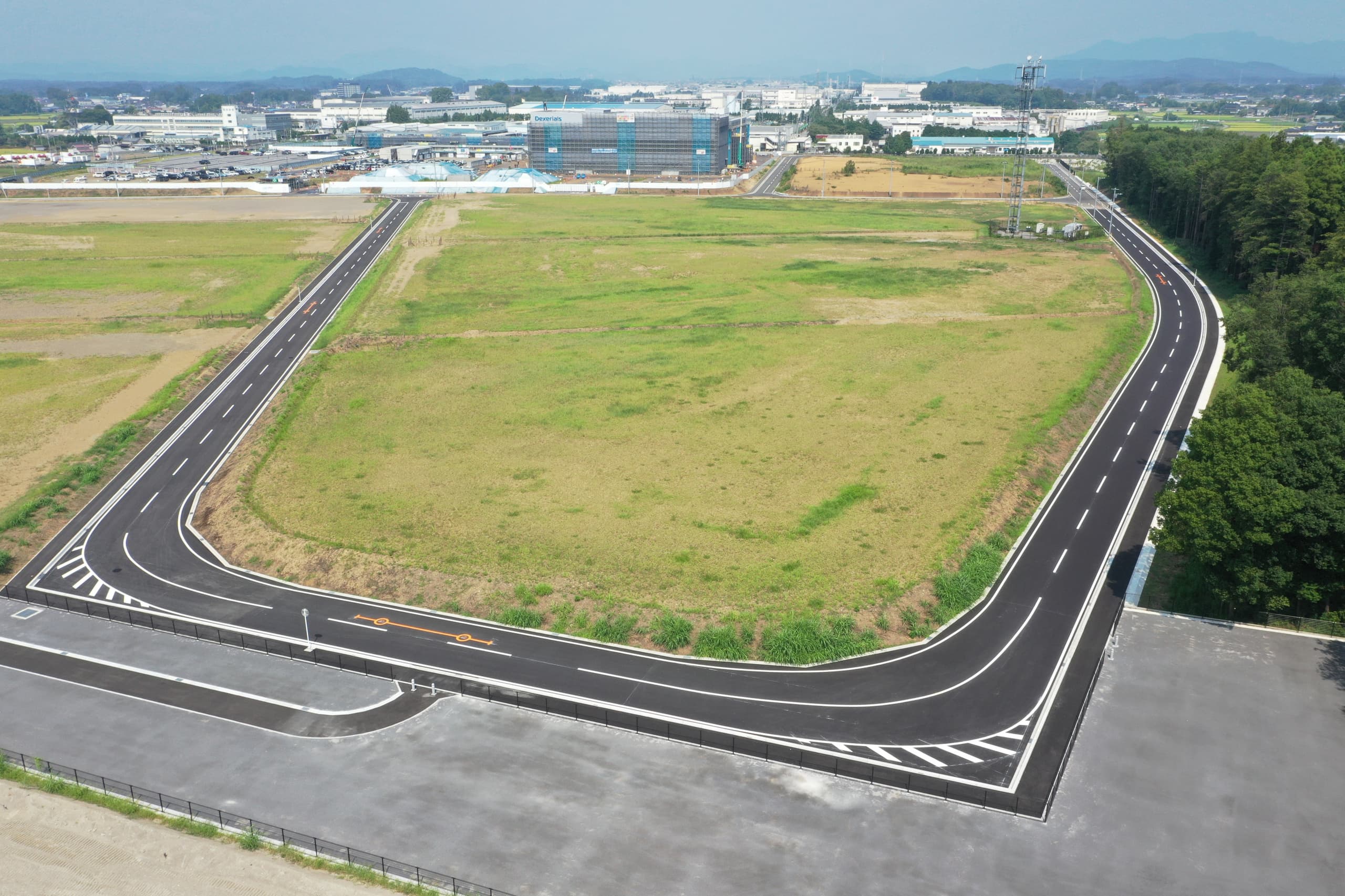 鹿沼市鹿沼インター地区用地造成事業区画道路舗装工事その5の写真